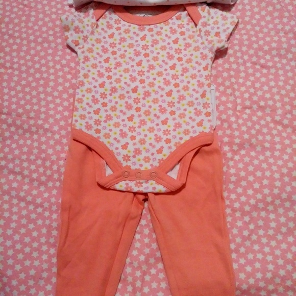 Babygirl bundle 0-3months - Picture 2 of 6